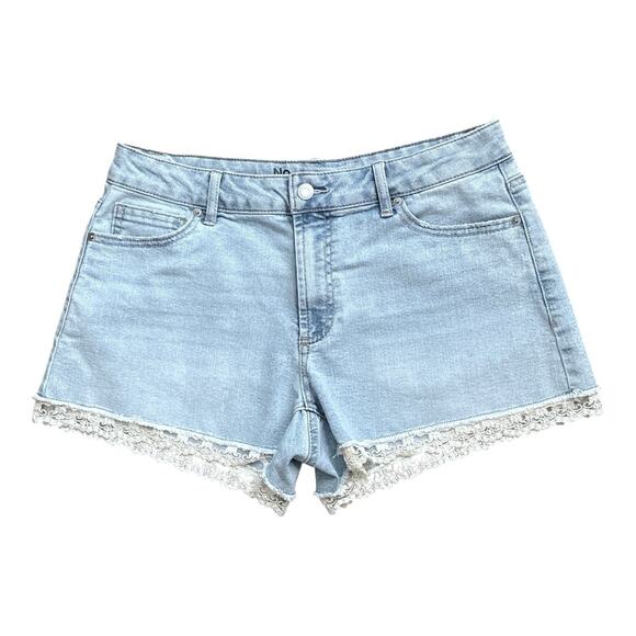 NO BOUNDARIES Womens Size 10 Light Wash Lace Trim Denim Blue Jean Shorts - Picture 1 of 5